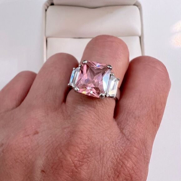 Sterling silver ring and pink sapphire looking stone. - Picture 4 of 7